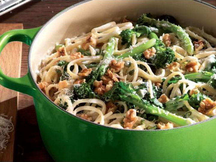 Linguine with Sprouting Broccoli, Gorgonzola and Walnuts